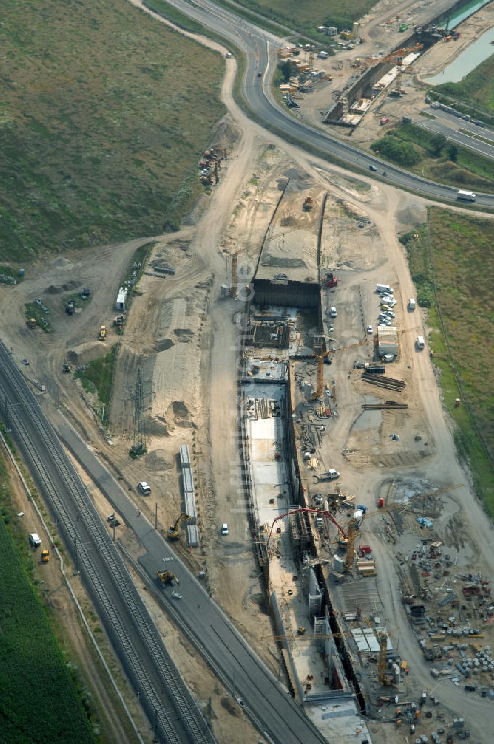 Selchow aus der Vogelperspektive: Baustellen der Gleistrassen und Tunnelzuführungen zum neuen Fern- und S-Bahnhofes der Deutschen Bahn an der Selchower Kurve