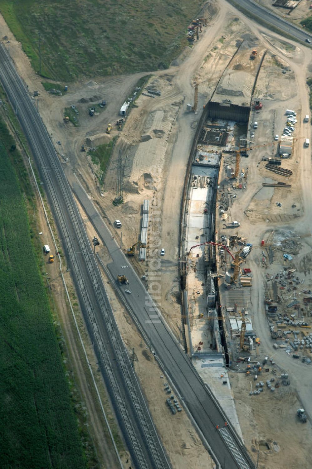 Luftbild Selchow - Baustellen der Gleistrassen und Tunnelzuführungen zum neuen Fern- und S-Bahnhofes der Deutschen Bahn an der Selchower Kurve