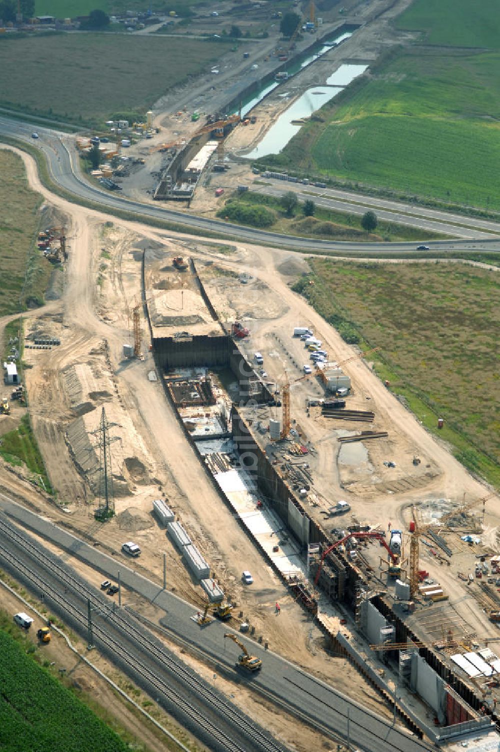 Luftbild Selchow - Baustellen der Gleistrassen und Tunnelzuführungen zum neuen Fern- und S-Bahnhofes der Deutschen Bahn an der Selchower Kurve