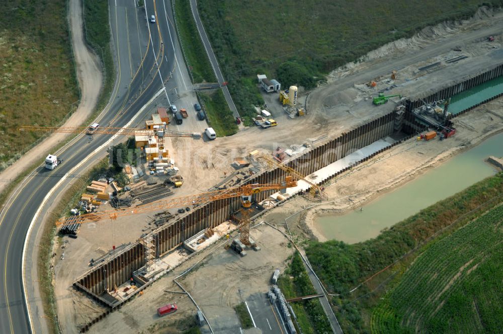 Selchow von oben - Baustellen der Gleistrassen und Tunnelzuführungen zum neuen Fern- und S-Bahnhofes der Deutschen Bahn an der Selchower Kurve