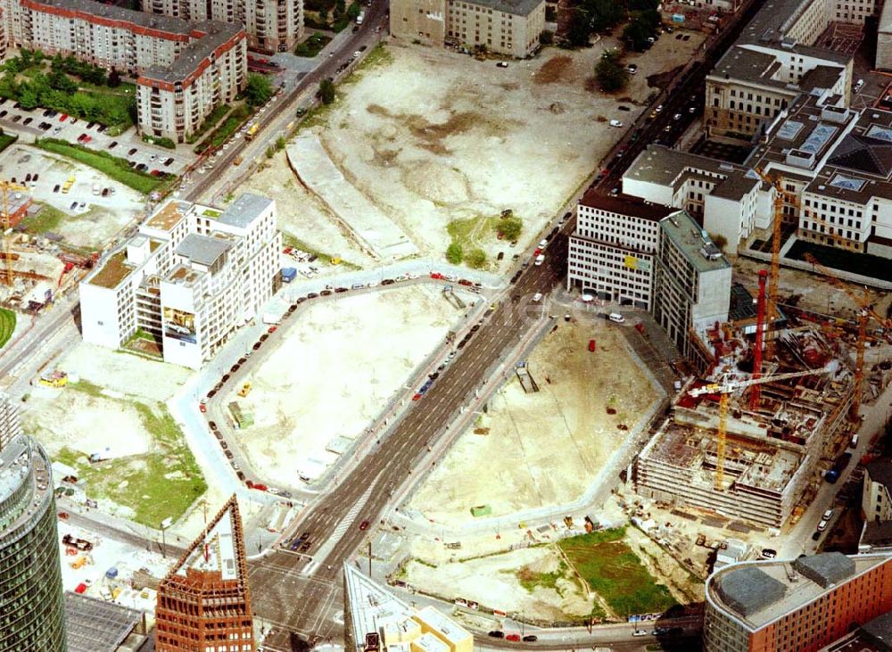 Luftaufnahme Berlin - Baustellen der HVB - Projekt am Potsdamer- und Leipziger Platz in Berlin - Mitte / Tiergarten.