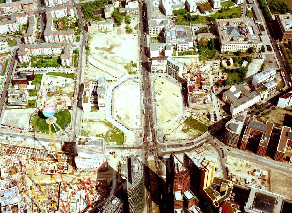 Berlin aus der Vogelperspektive: Baustellen der HVB - Projekt am Potsdamer- und Leipziger Platz in Berlin - Mitte / Tiergarten.