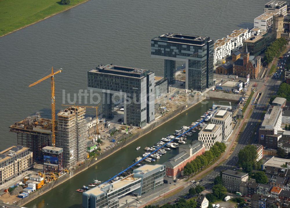 Köln aus der Vogelperspektive: Baustellen der Kranhäuser am Kölner Rheinauhafen