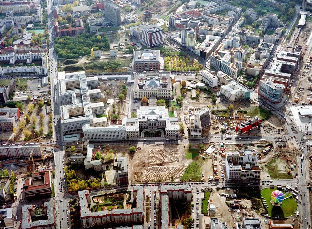 Berlin aus der Vogelperspektive: Baustellen am Leipziger Platz mit dem Bundespräsidialamt und dem Finanzministerium in Berlin - Mitte.