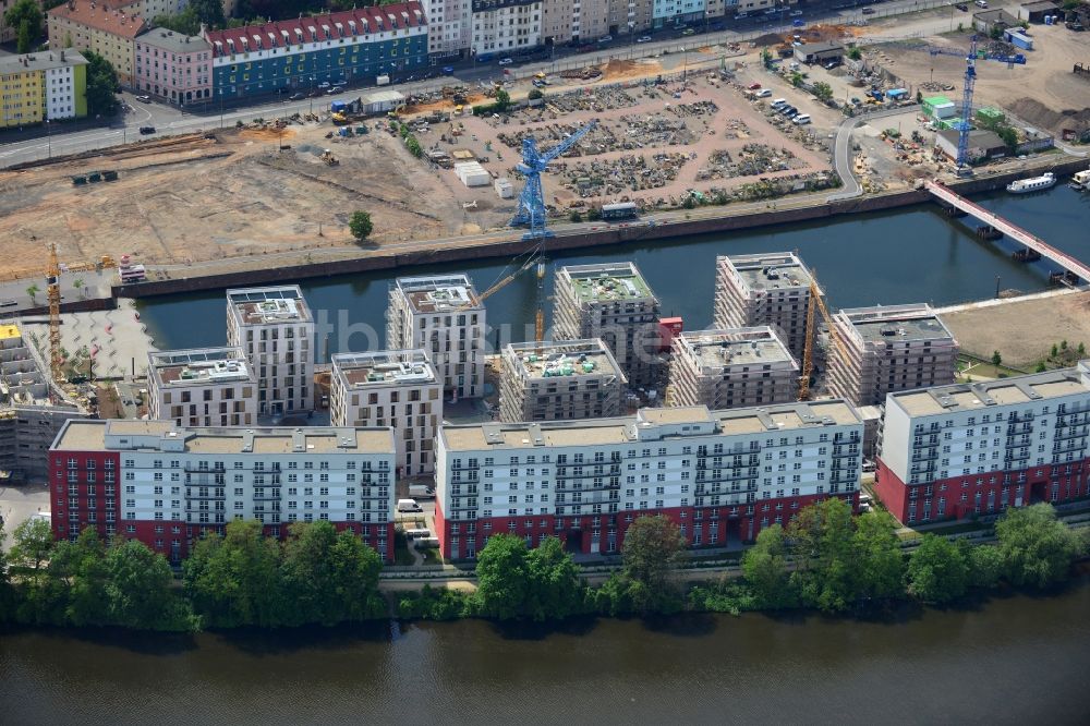 Luftbild Offenbach am Main - Baustellen der Mehrfamilienhaussiedlung auf der Hafeninsel des Main in Offenbach am Main im Bundesland Hessen, Deutschland