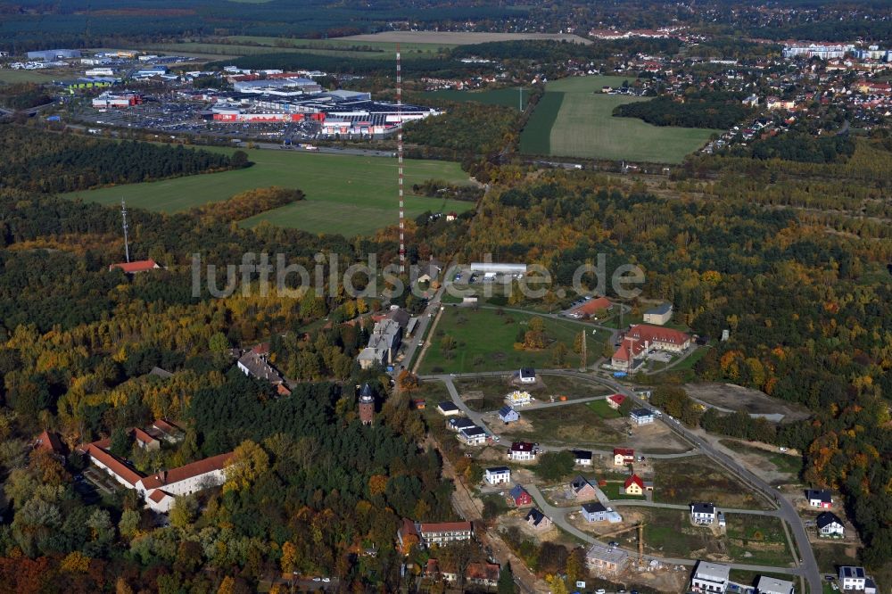 Königs Wusterhausen aus der Vogelperspektive: Baustellen am Neubau Einfamilienhaus - Wohngebiet am Funkerberg in Königs Wusterhausen im Bundesland Brandenburg