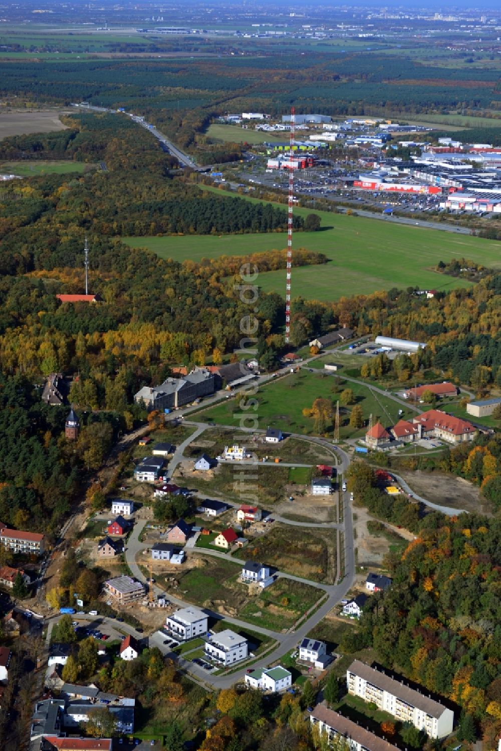 Königs Wusterhausen aus der Vogelperspektive: Baustellen am Neubau Einfamilienhaus - Wohngebiet am Funkerberg in Königs Wusterhausen im Bundesland Brandenburg