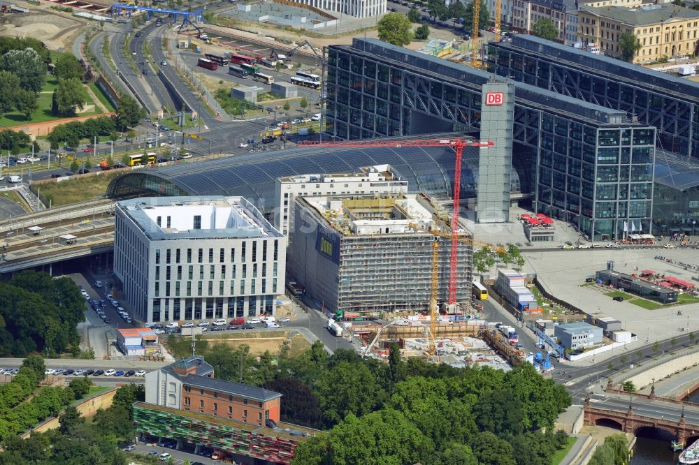 Luftaufnahme Berlin - Baustellen zu Neubau - Projekte am Berliner Hauptbahnhof in Berlin