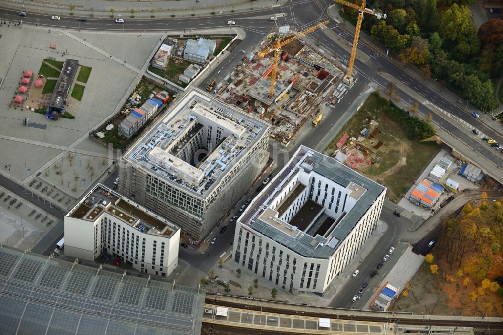 Luftbild Berlin - Baustellen zu Neubau - Projekte am Berliner Hauptbahnhof in Berlin