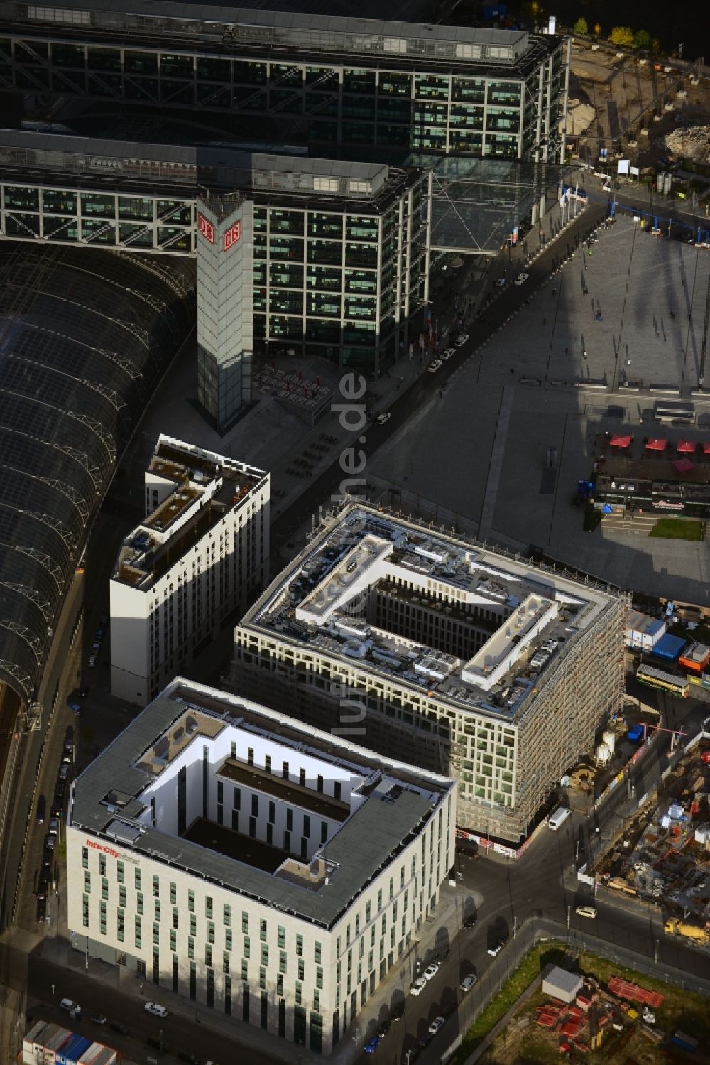 Berlin von oben - Baustellen zu Neubau - Projekte am Berliner Hauptbahnhof in Berlin