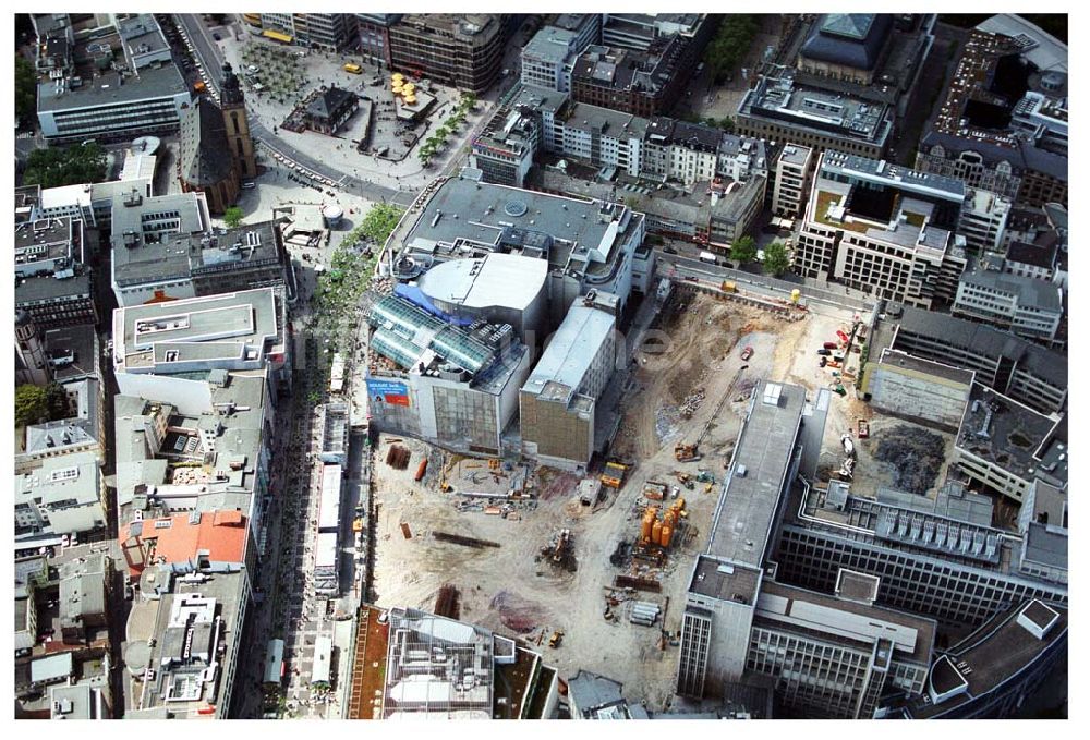 Frankfurt am Main von oben - Baustellen neuer Wohn-und Geschäftshäuser an der Frankfurter Zeil