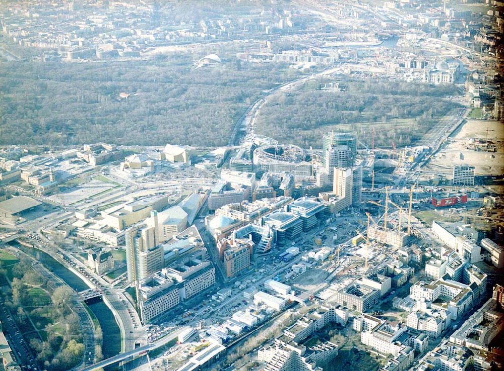 Berlin - Tiergarten aus der Vogelperspektive: Baustellen am Potsdamer Platz.