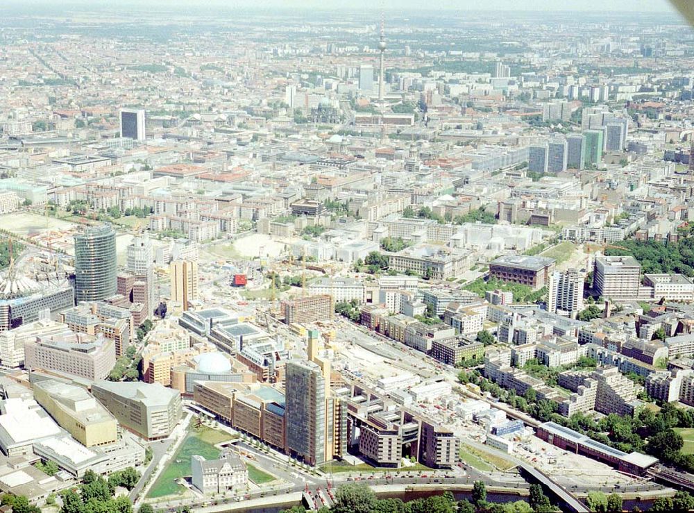 Luftaufnahme Berlin - Tiergarten - Baustellen am Potsdamer Platz in Berlin-Tiergarten.