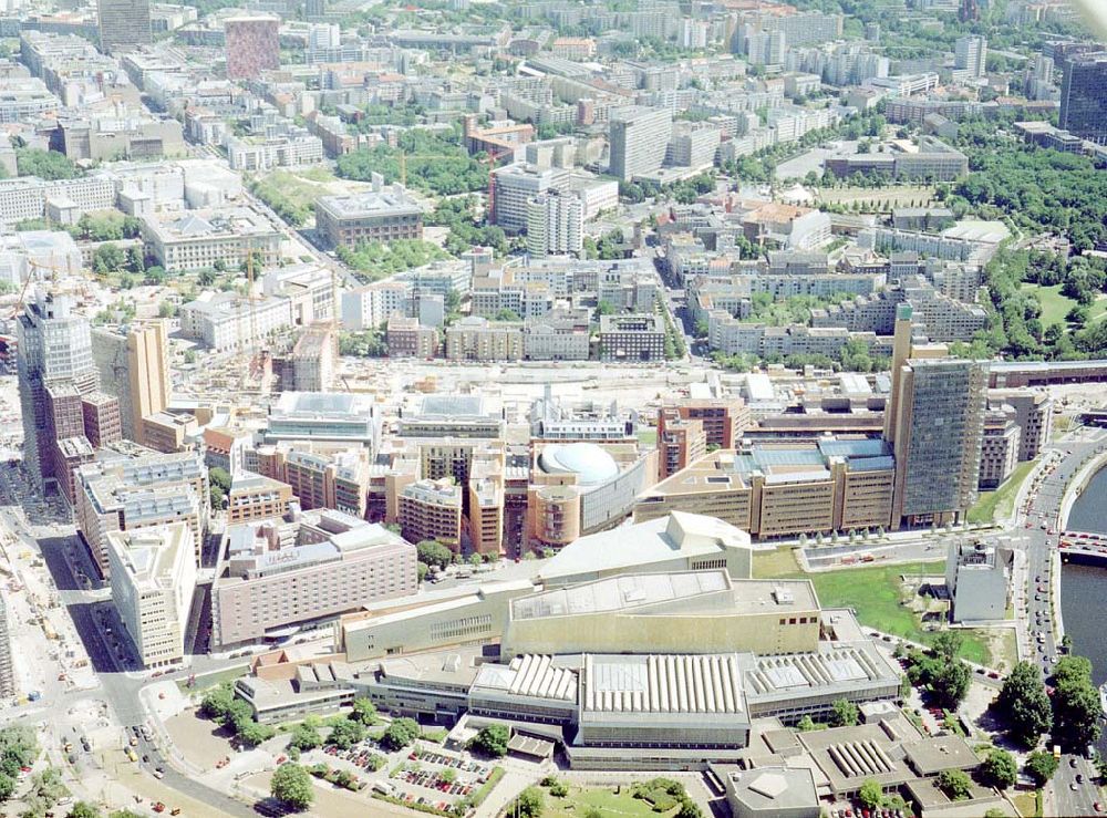 Luftaufnahme Berlin - Tiergarten - Baustellen am Potsdamer Platz in Berlin-Tiergarten.