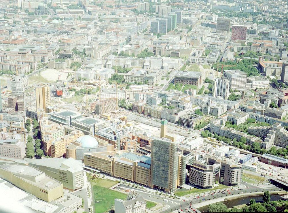 Luftaufnahme Berlin - Tiergarten - Baustellen am Potsdamer Platz in Berlin-Tiergarten.