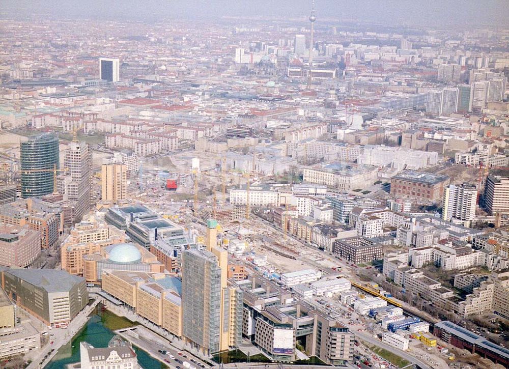 Luftaufnahme Berlin-Tiergarten - Baustellen am Potsdamer Platz im Berliner Tiergarten.