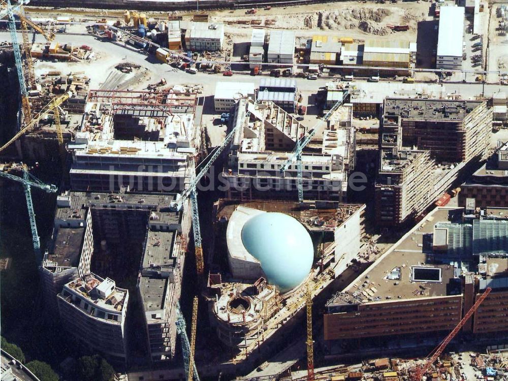 Berlin-Tiergarten von oben - Baustellen am Potsdamer Platz mit Kuppel des IMAX Kinos 19.09.1997