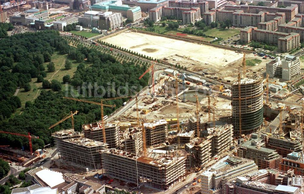 Berlin - Tiergarten aus der Vogelperspektive: Baustellen am Potsdamer Platz (SONY-Viertel).