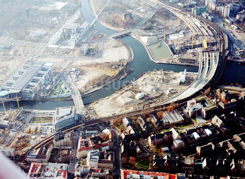 Luftaufnahme Berlin - Baustellen am Regierungsviertel am Spreebogen im Bereich der Kronprinzenbrücke zwischen Mitte und Tiergarten.