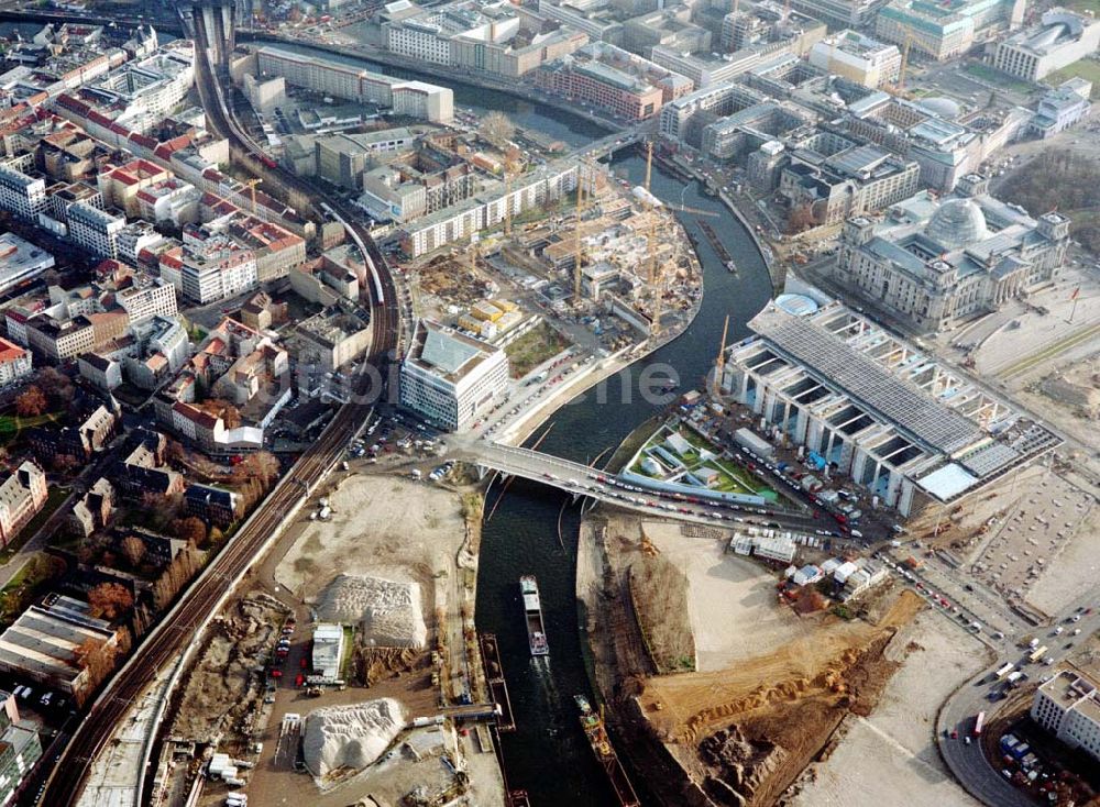 Berlin aus der Vogelperspektive: Baustellen am Regierungsviertel am Spreebogen im Bereich der Kronprinzenbrücke zwischen Mitte und Tiergarten.