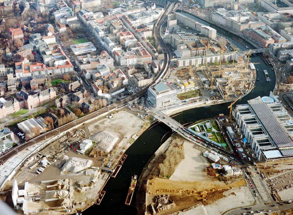 Berlin von oben - Baustellen am Regierungsviertel am Spreebogen im Bereich der Kronprinzenbrücke zwischen Mitte und Tiergarten.