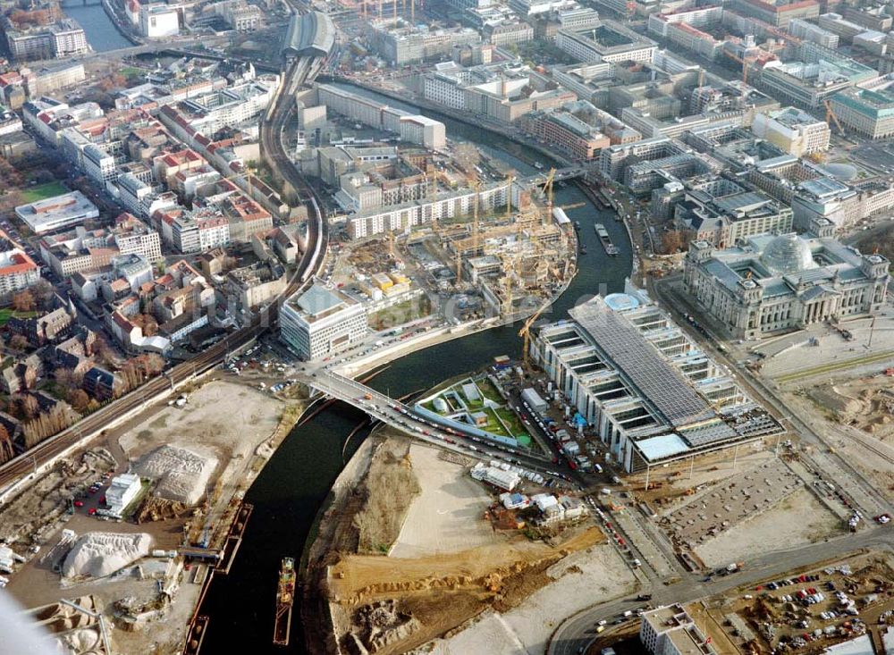 Berlin aus der Vogelperspektive: Baustellen am Regierungsviertel am Spreebogen im Bereich der Kronprinzenbrücke zwischen Mitte und Tiergarten.