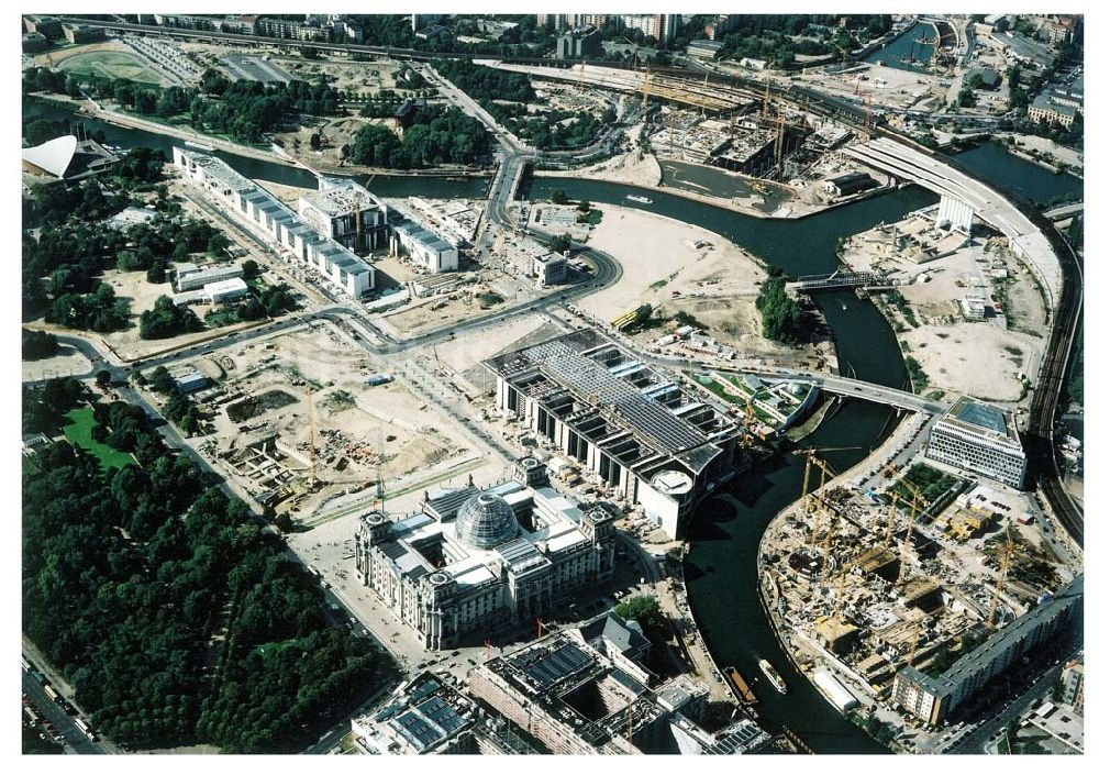 Berlin - Tiergarten von oben - Baustellen auf dem Reichstagsgelände am Spreebogen im Tiergarten.