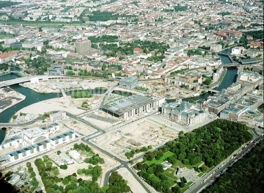 Berlin - Tiergarten von oben - Baustellen auf dem Reichstagsgelände am Spreebogen im Tiergarten.