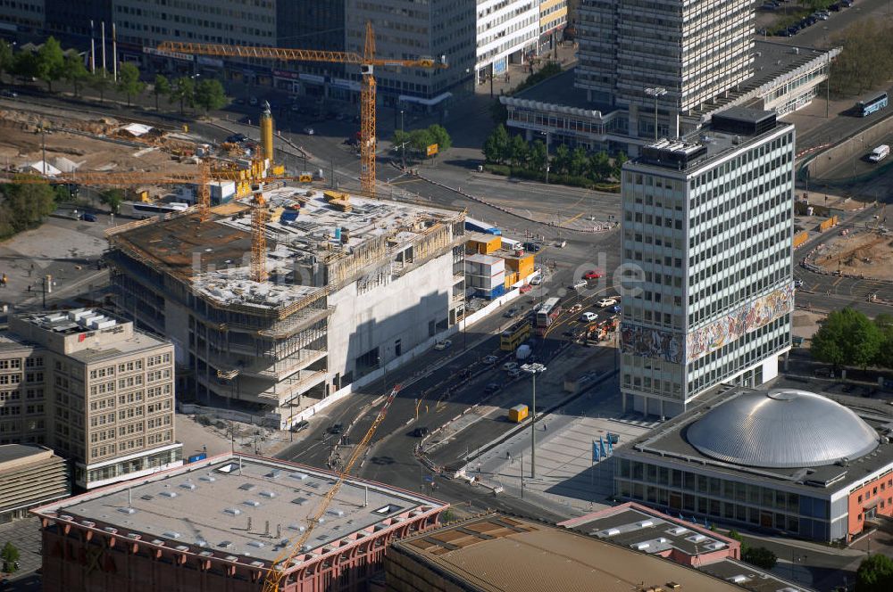 Berlin aus der Vogelperspektive: Baustellen rund um den Berliner Alexanderplatz in Berlin-Mitte