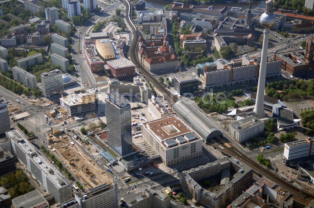 Berlin von oben - Baustellen rund um den Berliner Alexanderplatz in Berlin-Mitte