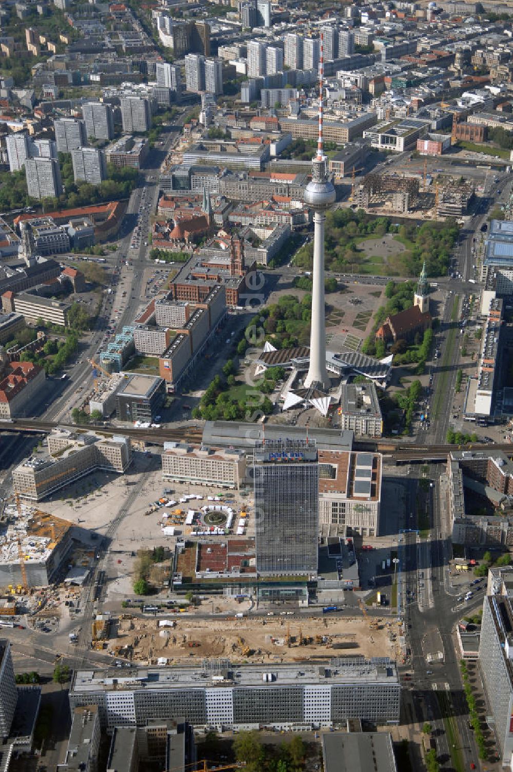 Berlin von oben - Baustellen rund um den Berliner Alexanderplatz in Berlin-Mitte