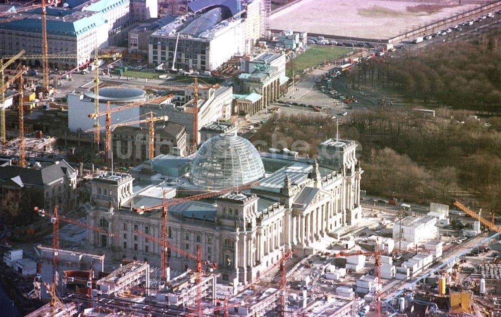 Berlin - Tiergarten von oben - Baustellen am Spreebogen / Reichstag in Berlin-Tiergarten.