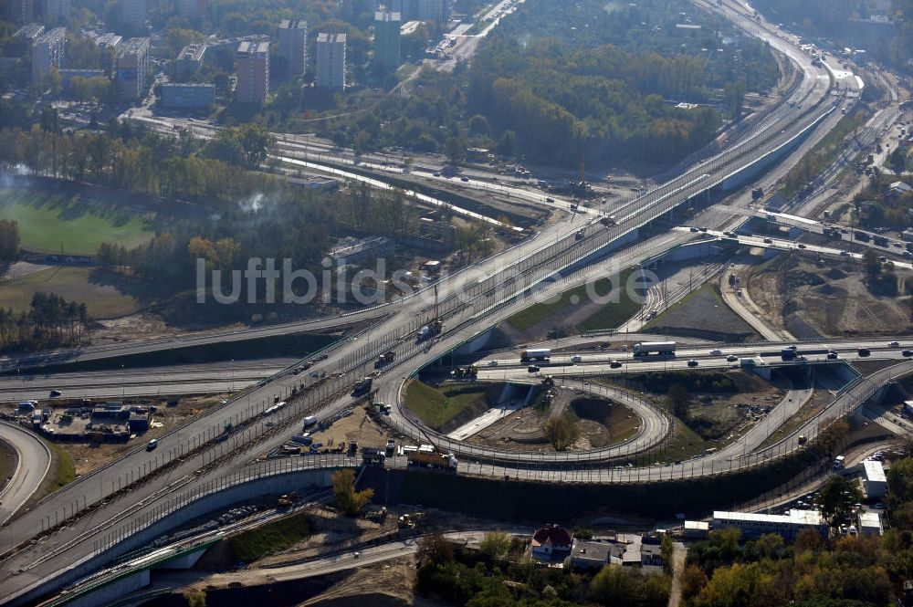 Luftaufnahme Warschau / Warszawa / Warsaw - Baustellen der Stadtautobahn am Knoten Pulowka und der Nordbrücke über die Weichsel in Warschau