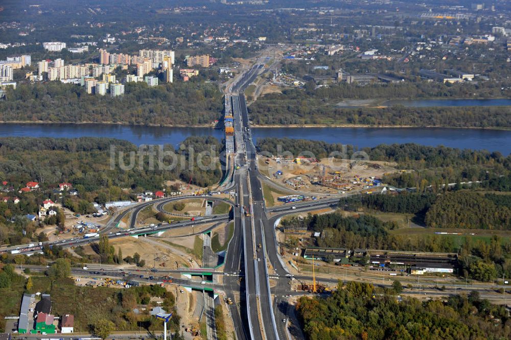 Warschau / Warszawa / Warsaw aus der Vogelperspektive: Baustellen der Stadtautobahn am Knoten Pulowka und der Nordbrücke über die Weichsel in Warschau