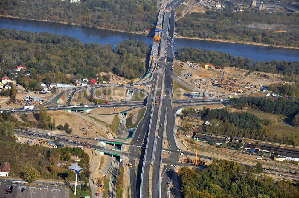 Luftaufnahme Warschau / Warszawa / Warsaw - Baustellen der Stadtautobahn am Knoten Pulowka und der Nordbrücke über die Weichsel in Warschau