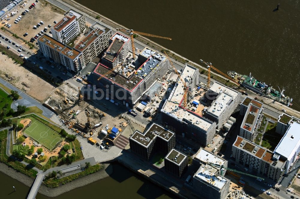 Hamburg aus der Vogelperspektive: Baustellen für Wohn- und Geschäftshäuser Baakenhafen in Hamburg, Deutschland