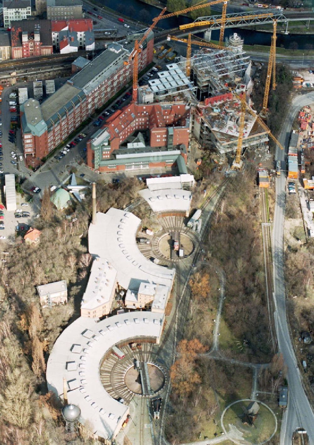 Luftbild Berlin-Kreuzberg - Baustellen zum Erweiterungsbau des Verkehrsmuseums.