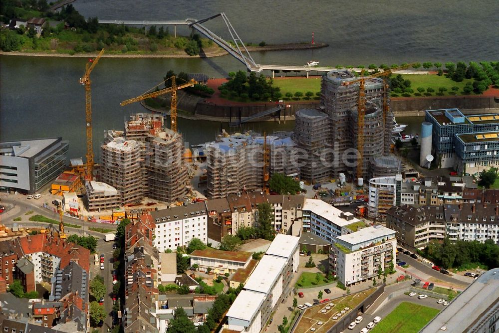 Luftaufnahme Düsseldorf - Baustellen zum Neubau der Büro- und Geschäftshäuser Gehry Bauten im Medienhafen in Düsseldorf im Bundesland Nordrhein-Westfalen