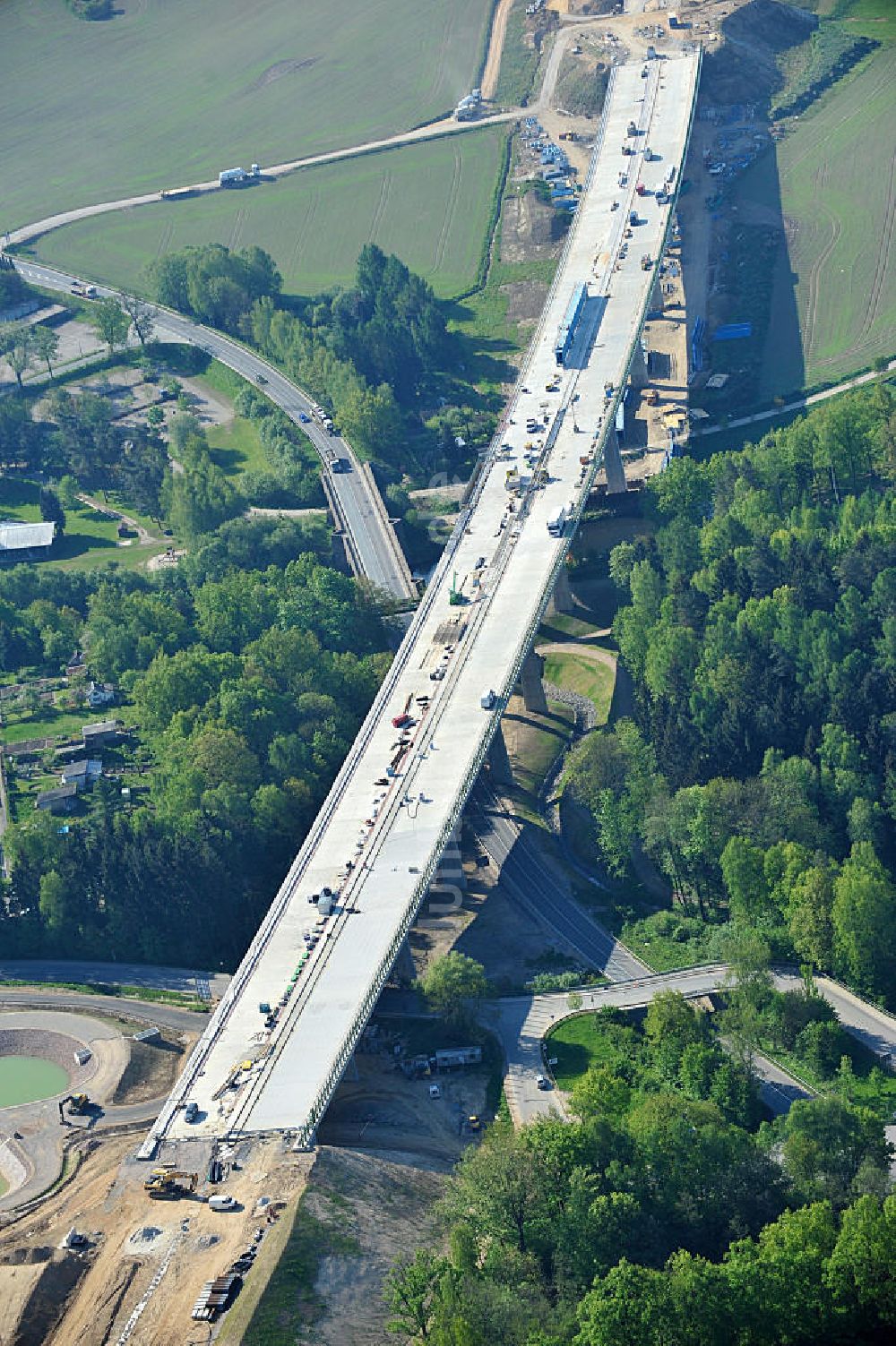 Luftaufnahme Tauscha - Baustellen zum Neubau der Bundesautobahn BAB A 72 bei Penig in Sachsen