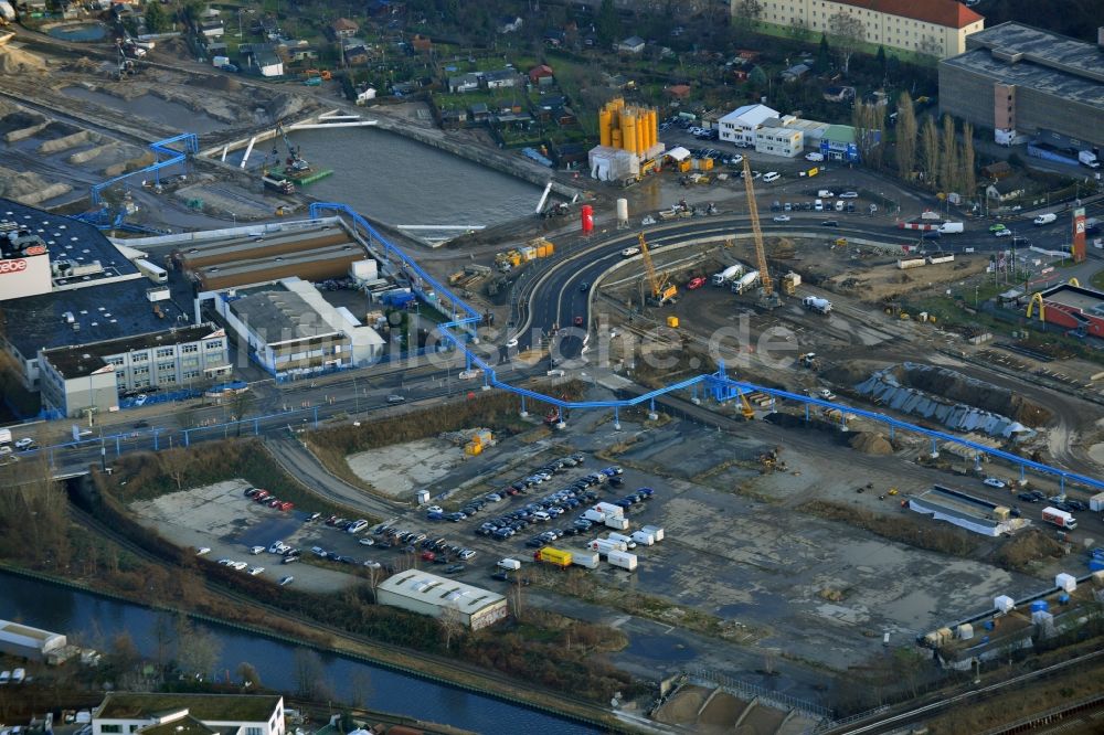 Berlin Neukölln aus der Vogelperspektive: Baustellen zum Neubau der Verlängerung der Stadtautobahn A100 in Berlin Neukölln