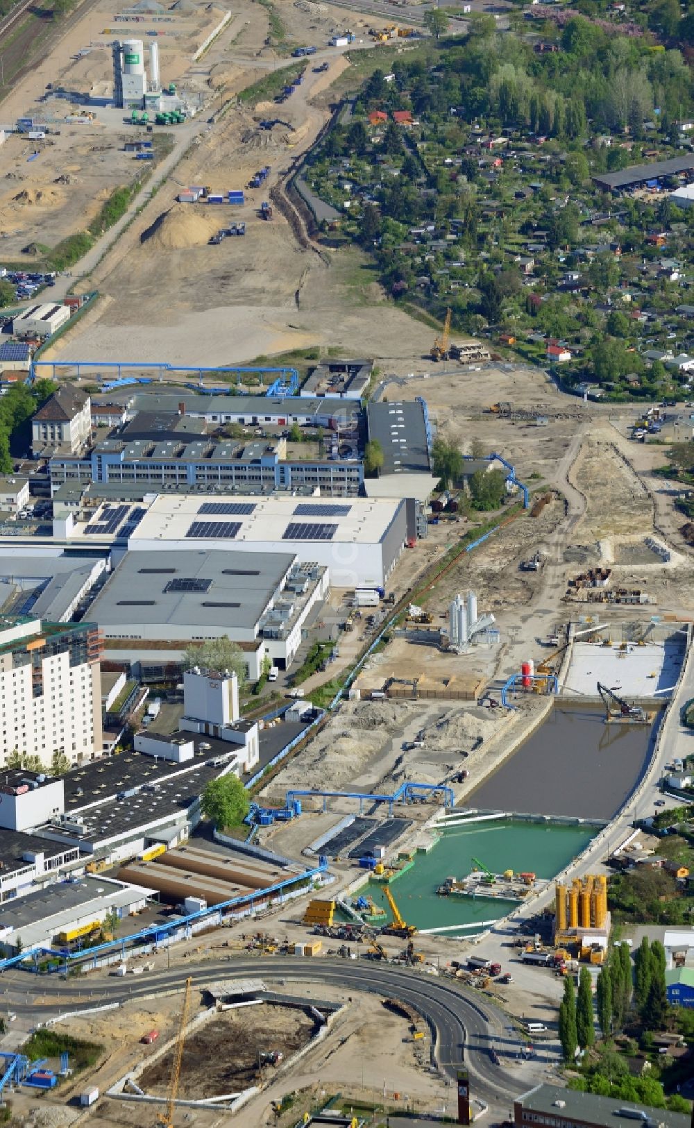 Berlin aus der Vogelperspektive: Baustellen zum Neubau der Verlängerung der Stadtautobahn A100 in Berlin Neukölln