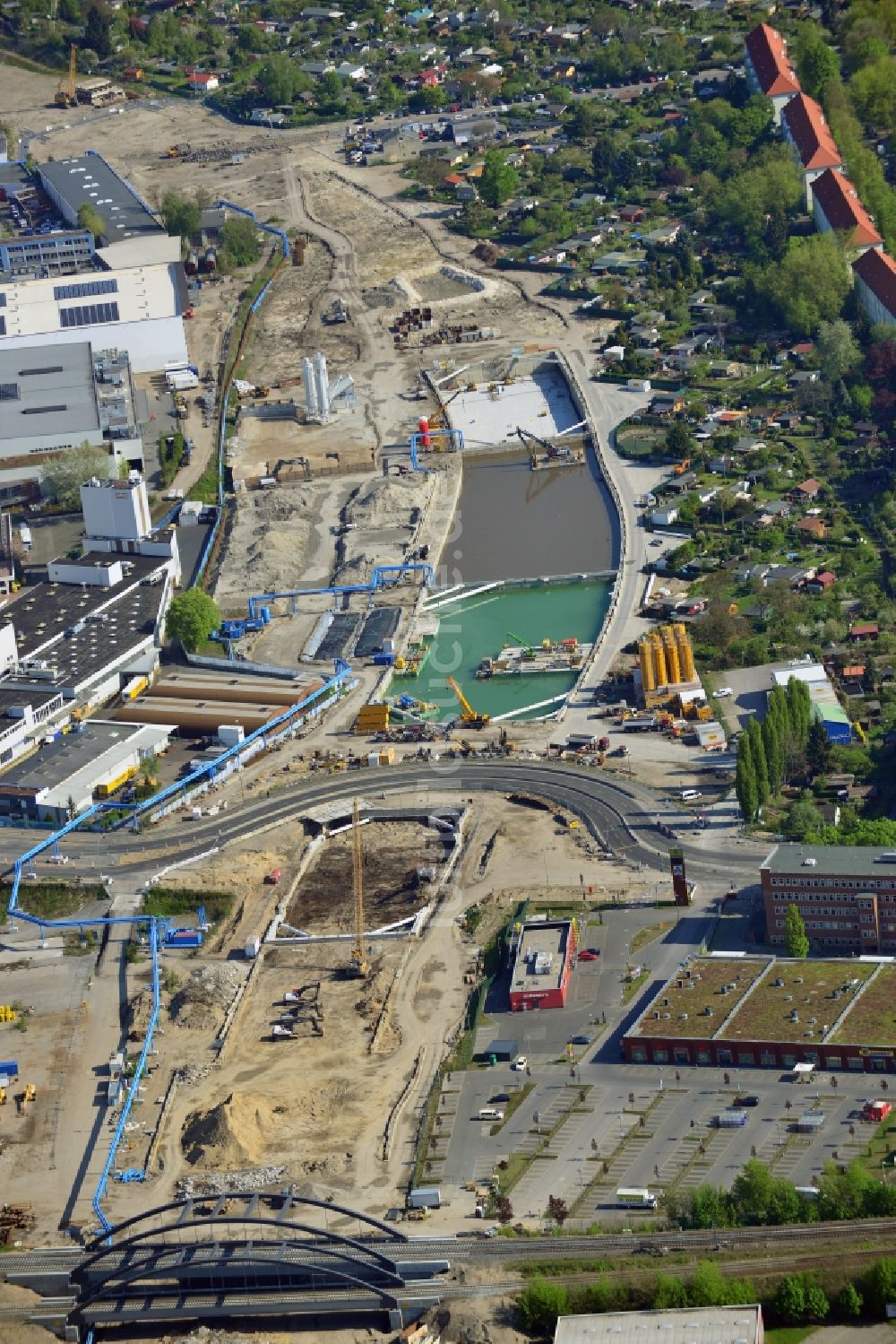 Berlin aus der Vogelperspektive: Baustellen zum Neubau der Verlängerung der Stadtautobahn A100 in Berlin Neukölln