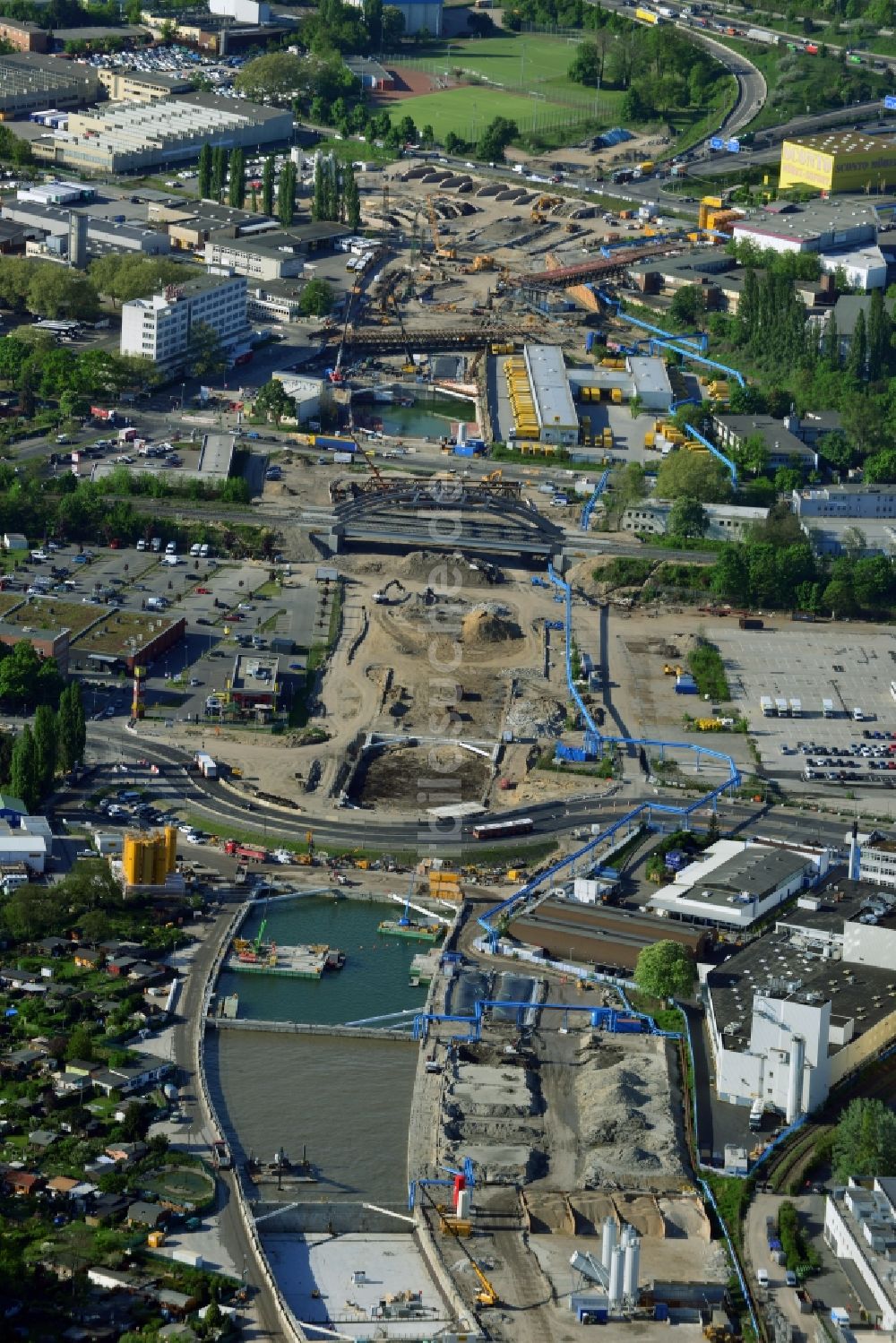 Berlin von oben - Baustellen zum Neubau der Verlängerung der Stadtautobahn A100 in Berlin Neukölln