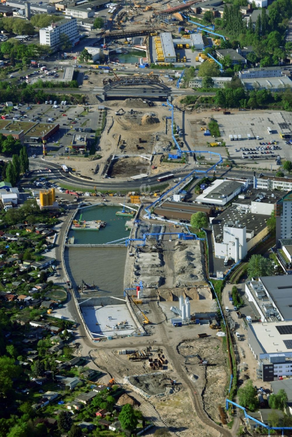 Berlin aus der Vogelperspektive: Baustellen zum Neubau der Verlängerung der Stadtautobahn A100 in Berlin Neukölln