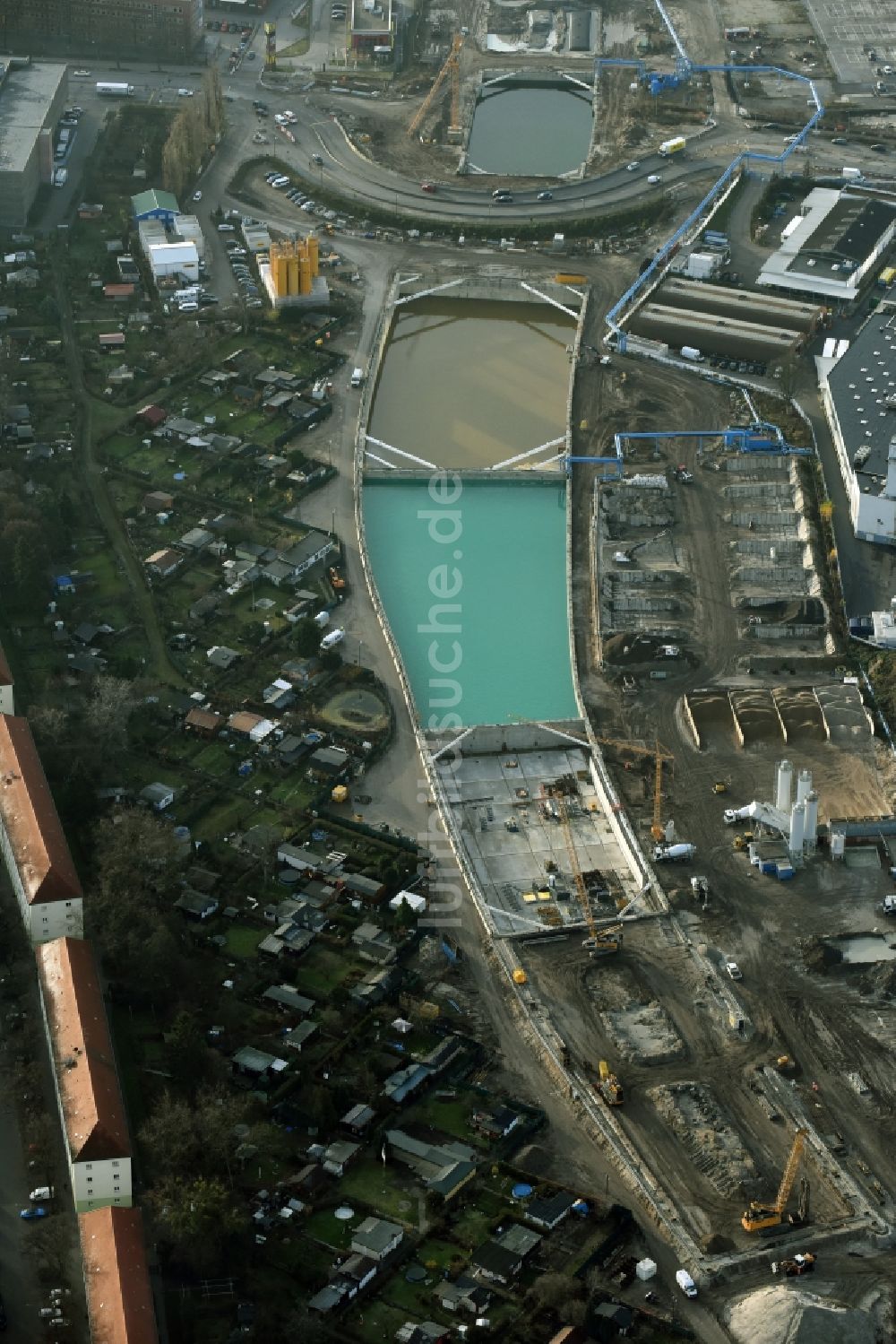 Luftbild Berlin - Baustellen zum Neubau der Verlängerung der Stadtautobahn A100 in Berlin Neukölln