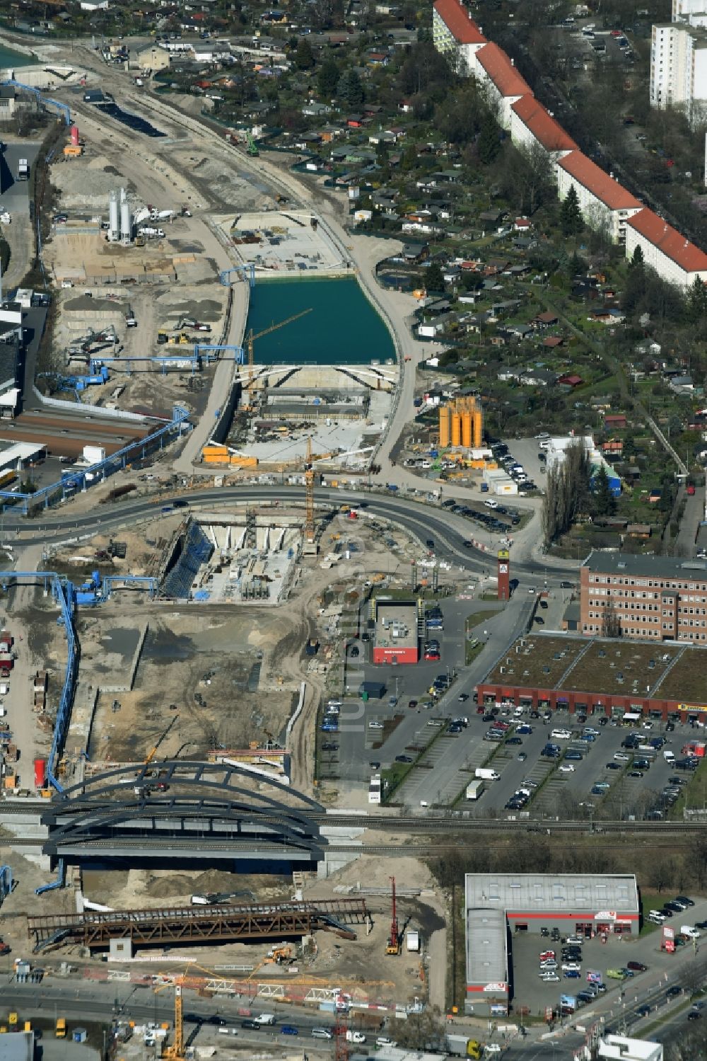 Berlin von oben - Baustellen zum Neubau der Verlängerung der Stadtautobahn A100 in Berlin Neukölln