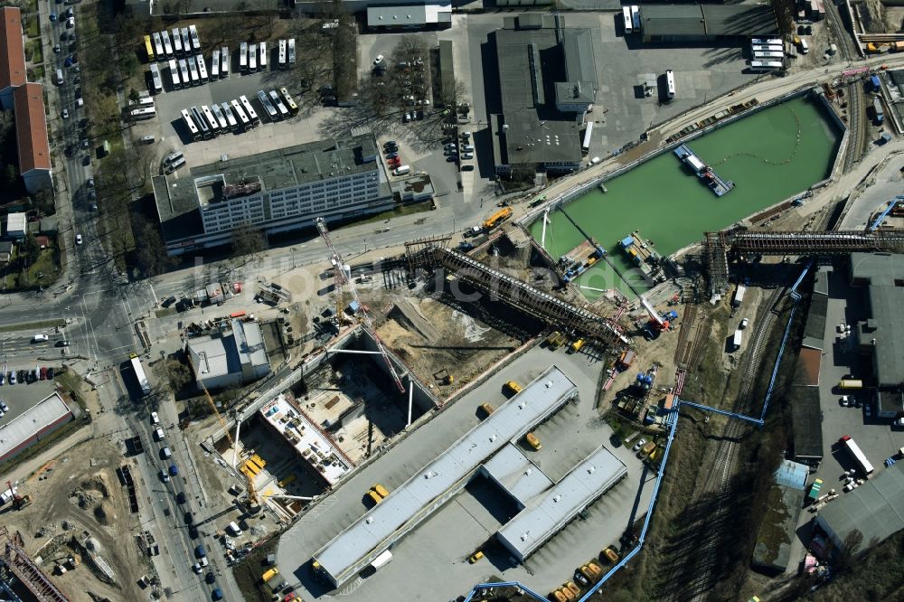 Berlin aus der Vogelperspektive: Baustellen zum Neubau der Verlängerung der Stadtautobahn A100 in Berlin Neukölln