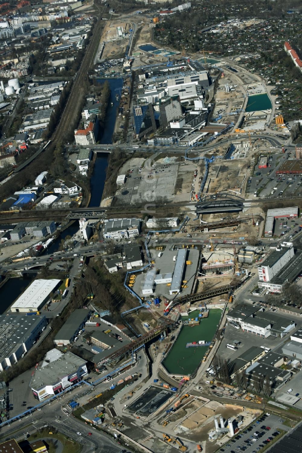 Luftbild Berlin - Baustellen zum Neubau der Verlängerung der Stadtautobahn A100 in Berlin Neukölln