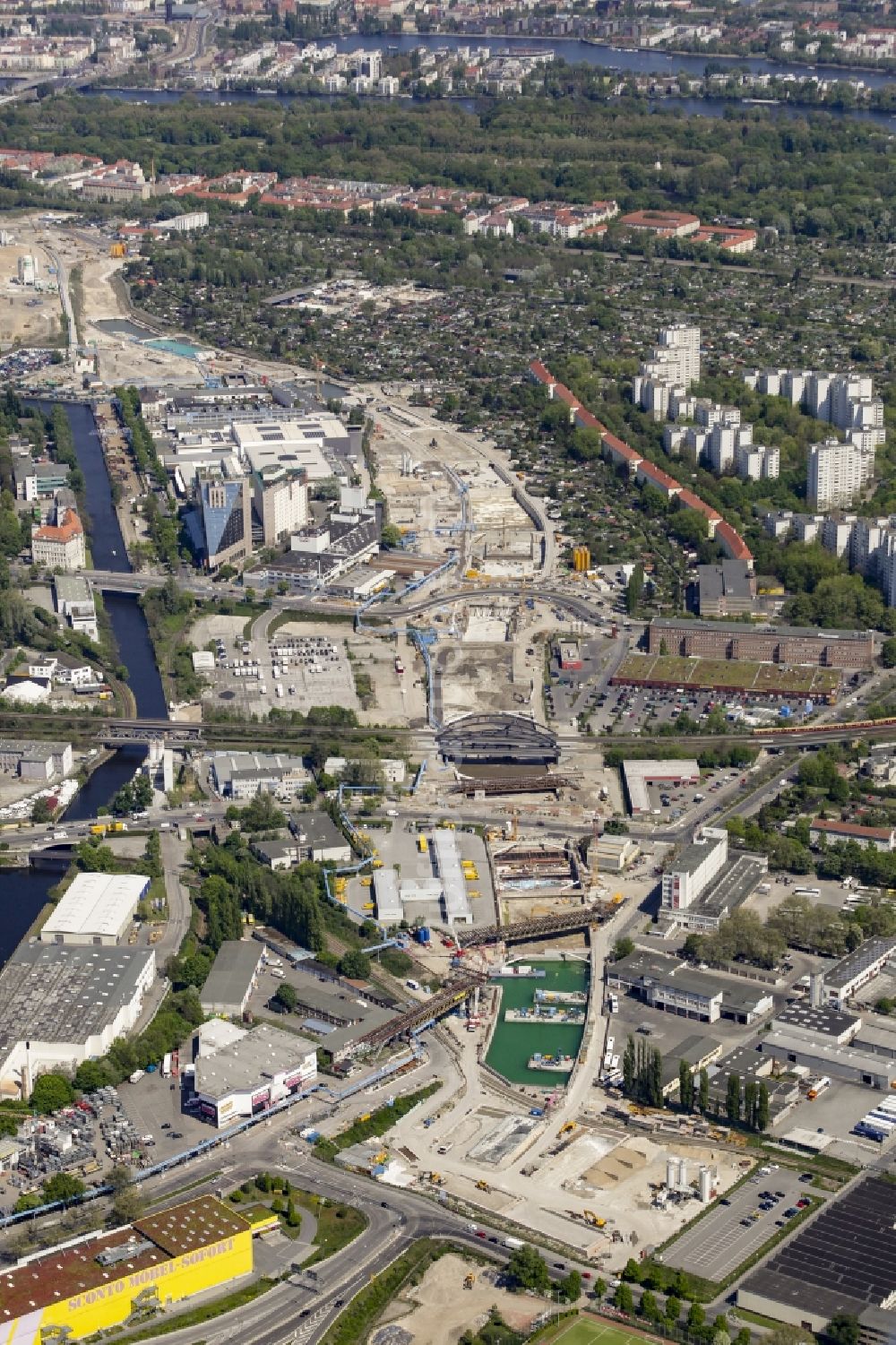 Berlin aus der Vogelperspektive: Baustellen zum Neubau der Verlängerung der Stadtautobahn A100 in Berlin Neukölln