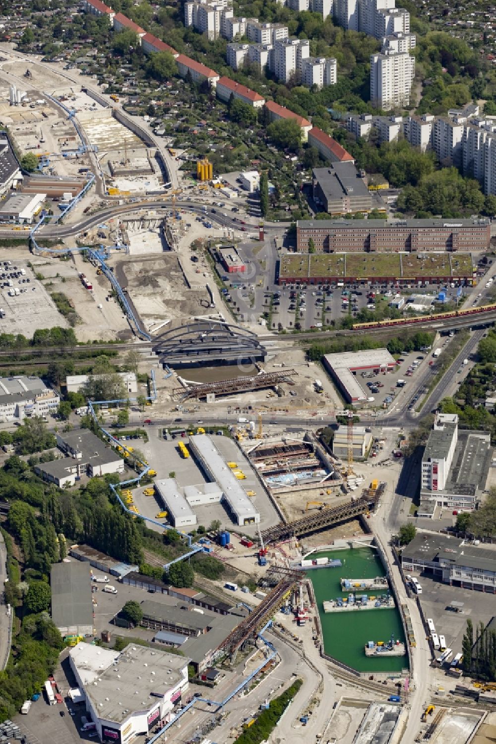 Berlin von oben - Baustellen zum Neubau der Verlängerung der Stadtautobahn A100 in Berlin Neukölln